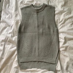 Sleeveless Cable-knit Sweater